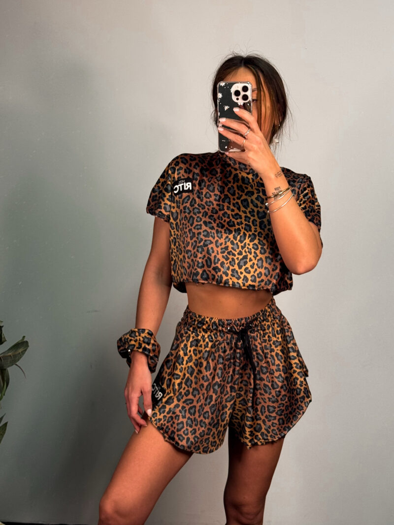 Βελουτέ Σετ Shorts Greta Golden Brown Leopard Print - Image 2
