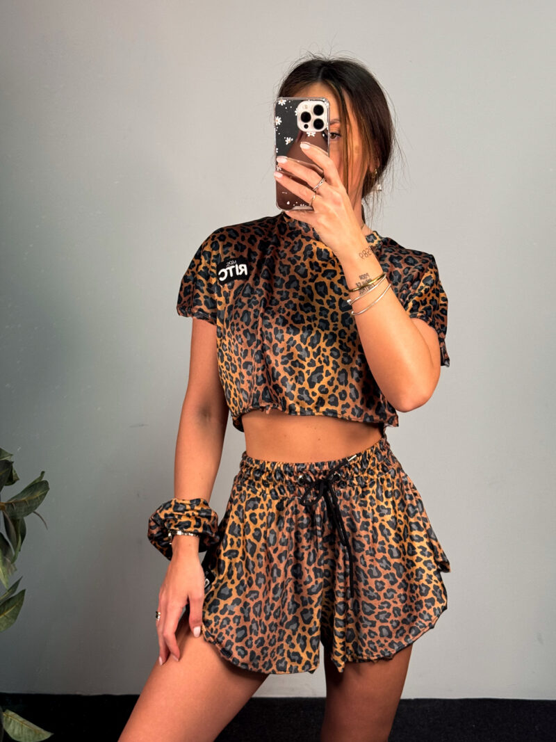 Βελουτέ Σετ Shorts Greta Golden Brown Leopard Print - Image 3
