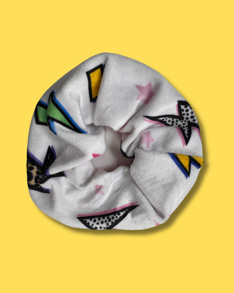 Scrunchie Daisy White Lightning Bolt Print