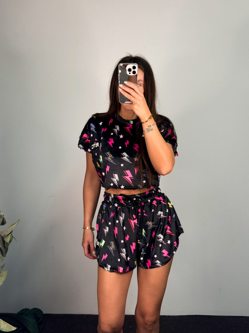 Βελουτέ Σετ Shorts Greta Black Lightning Bolt Print - Image 6