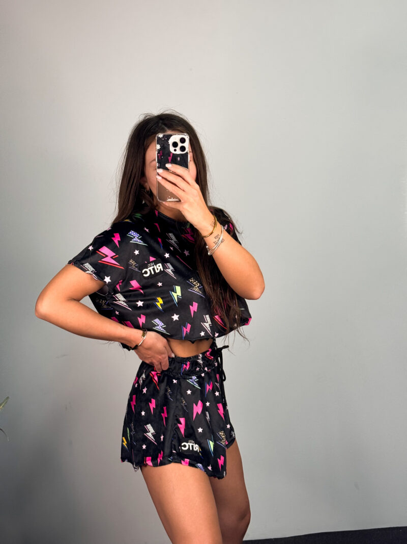 Βελουτέ Σετ Shorts Greta Black Lightning Bolt Print - Image 4