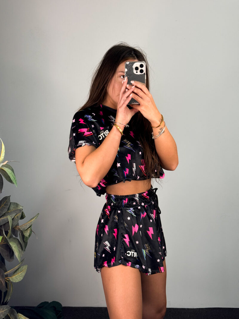 Βελουτέ Σετ Shorts Greta Black Lightning Bolt Print - Image 5