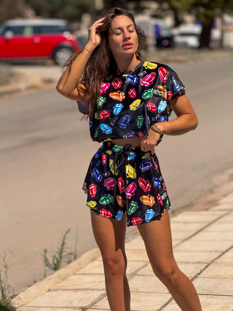Βελουτέ Σετ Shorts Greta Black Tongues Print - Image 4
