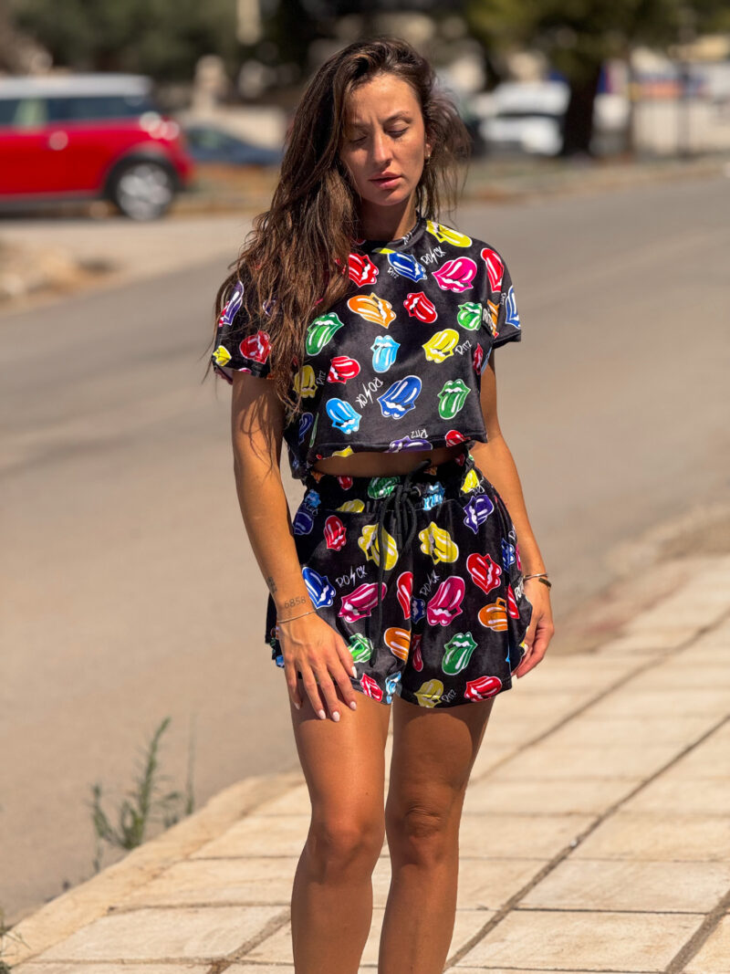 Βελουτέ Σετ Shorts Greta Black Tongues Print - Image 2