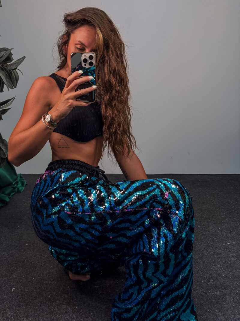 Fashion Limousine | Παντελόνα παγιέτα Natalie Blue Waves - Image 7