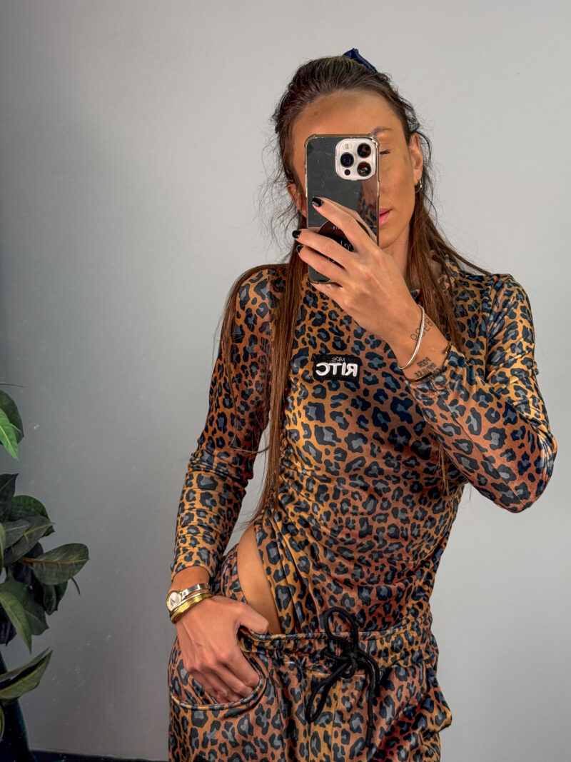 Μακρυμάνικο Βελουτέ Κορμάκι Lexie Golden Leopard Print - Image 3