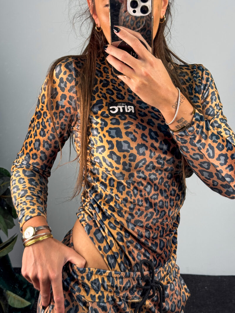 Μακρυμάνικο Βελουτέ Κορμάκι Lexie Golden Leopard Print - Image 2