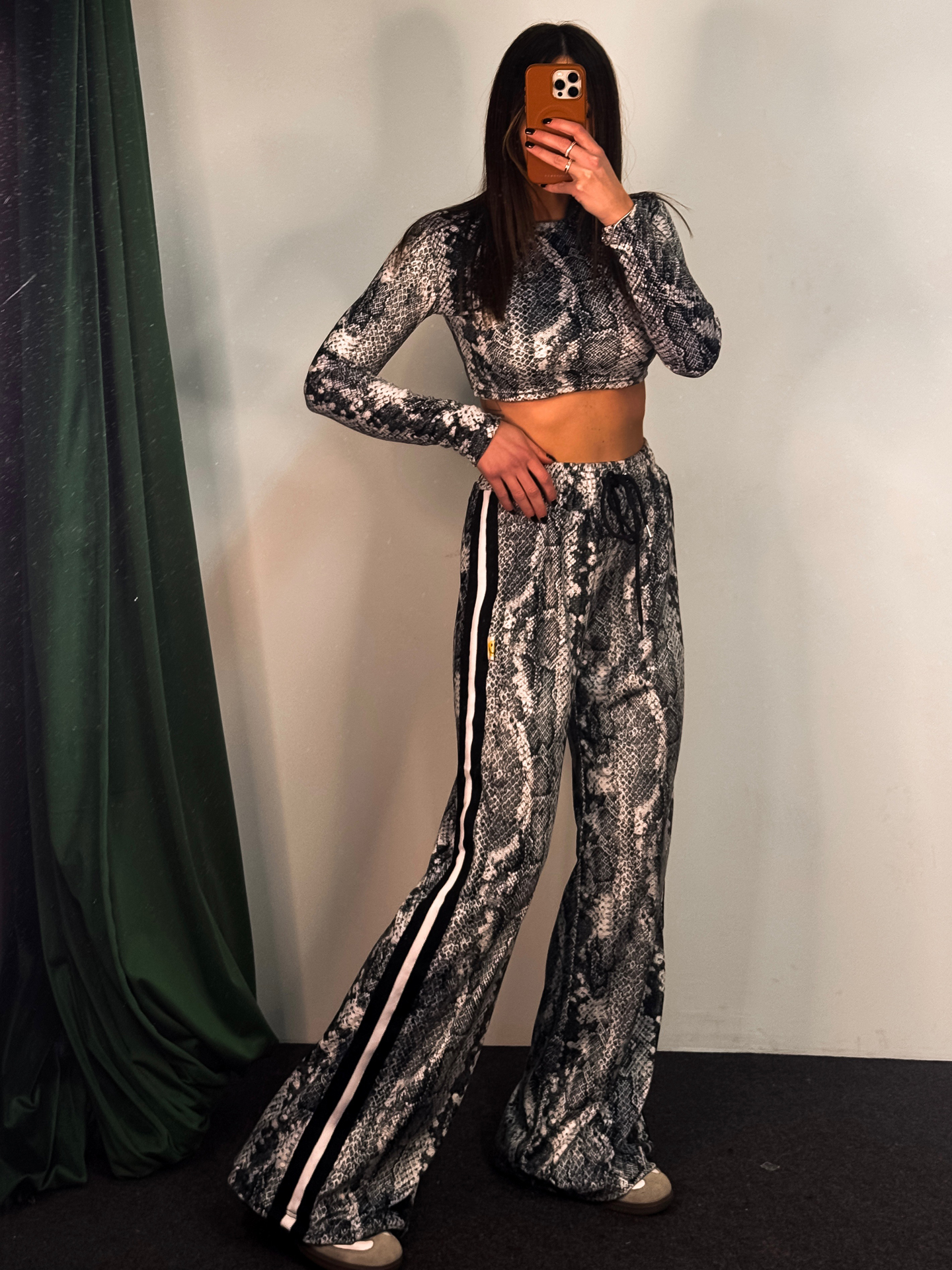 Fashion Limousine | Velvet Crop Set Sophia White Snake Skin Print - Image 3