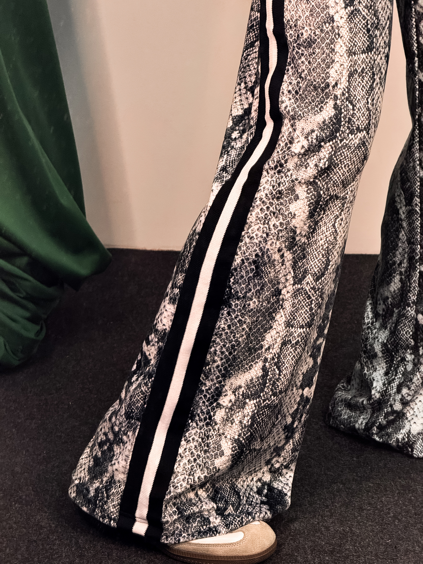 Fashion Limousine | Velvet Crop Set Sophia White Snake Skin Print - Image 4