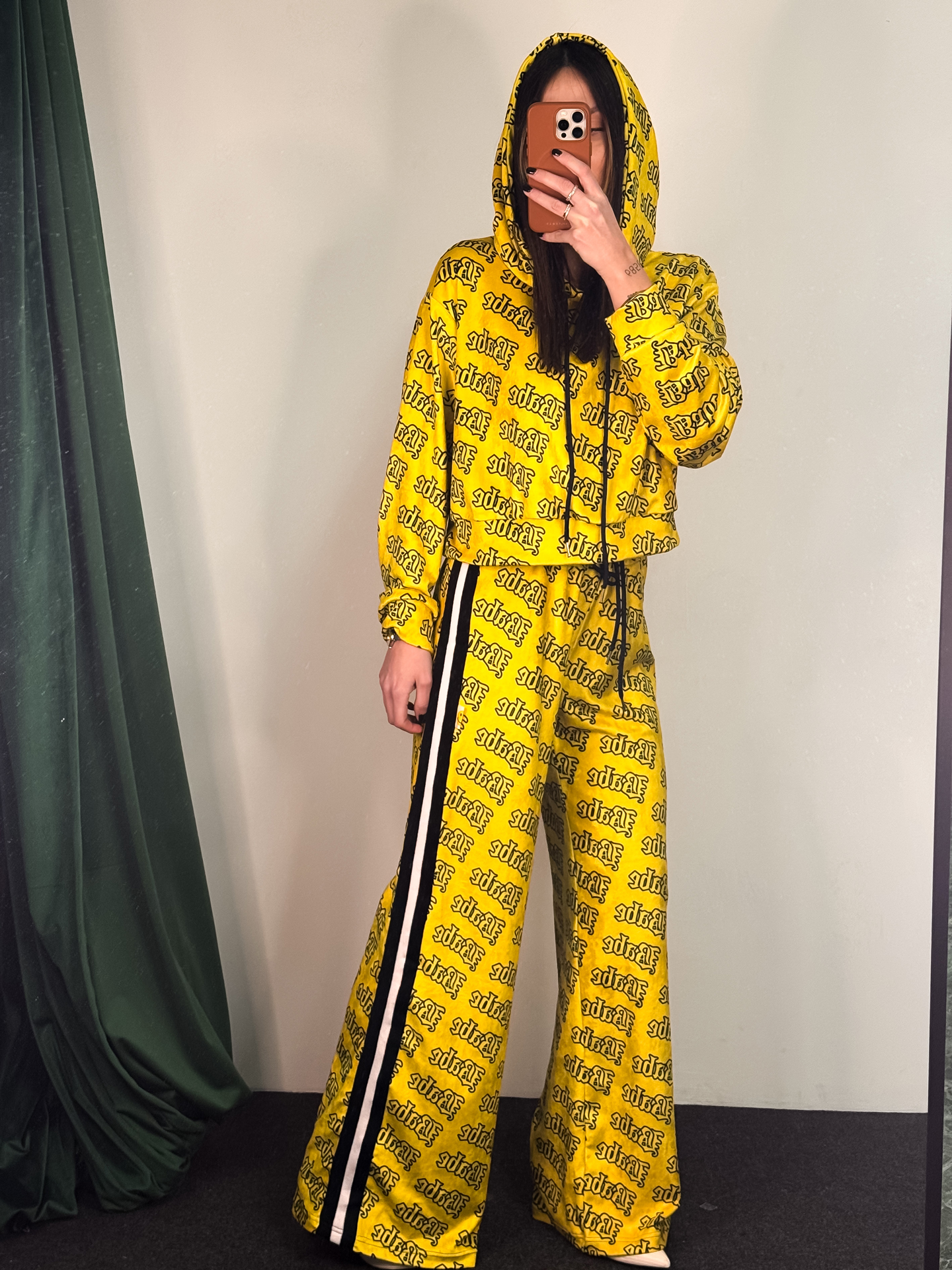 Fashion Limousine | Velvet Hoodie Set Amelia Yellow Babe