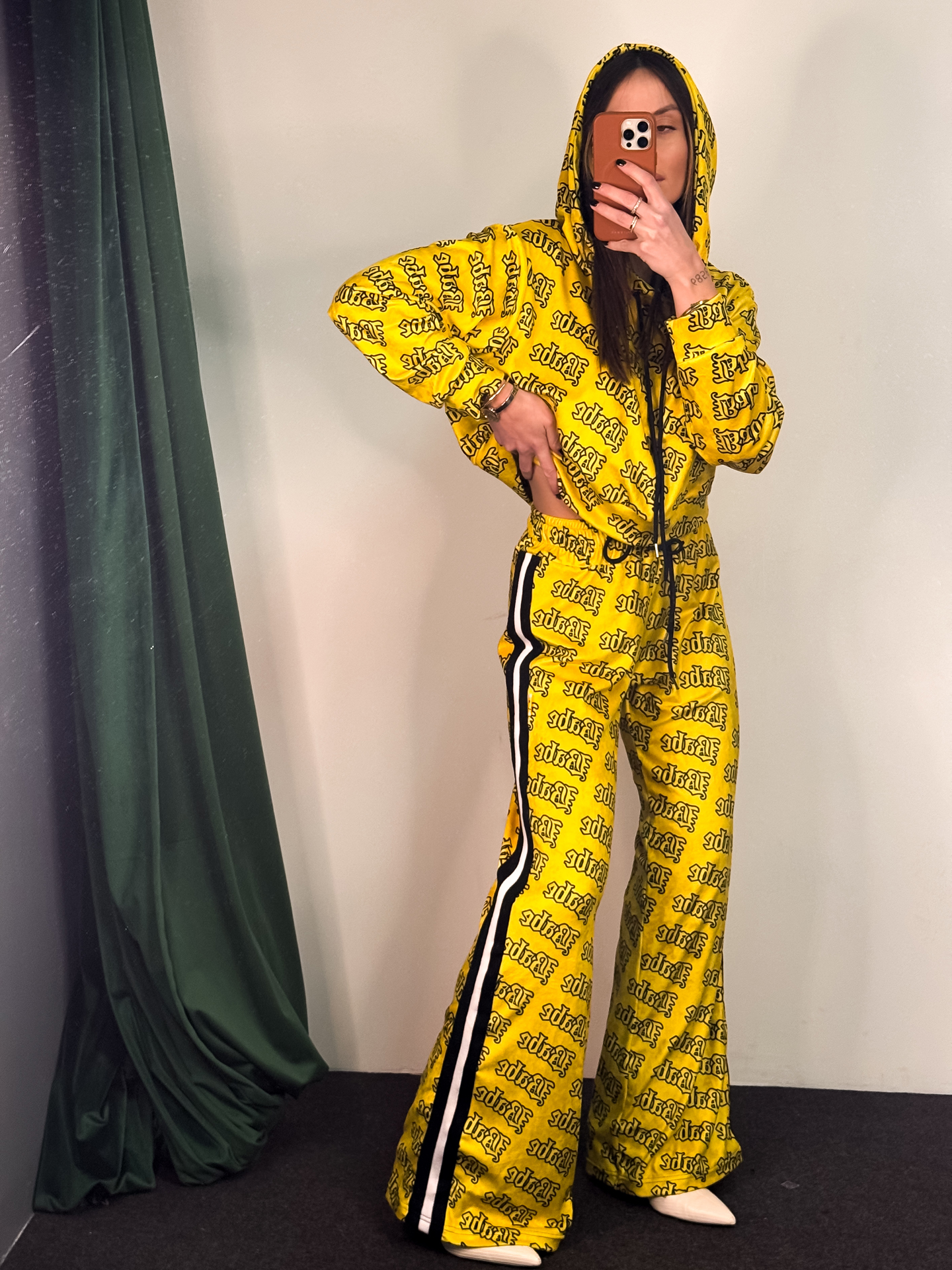 Fashion Limousine | Velvet Hoodie Set Amelia Yellow Babe - Image 2