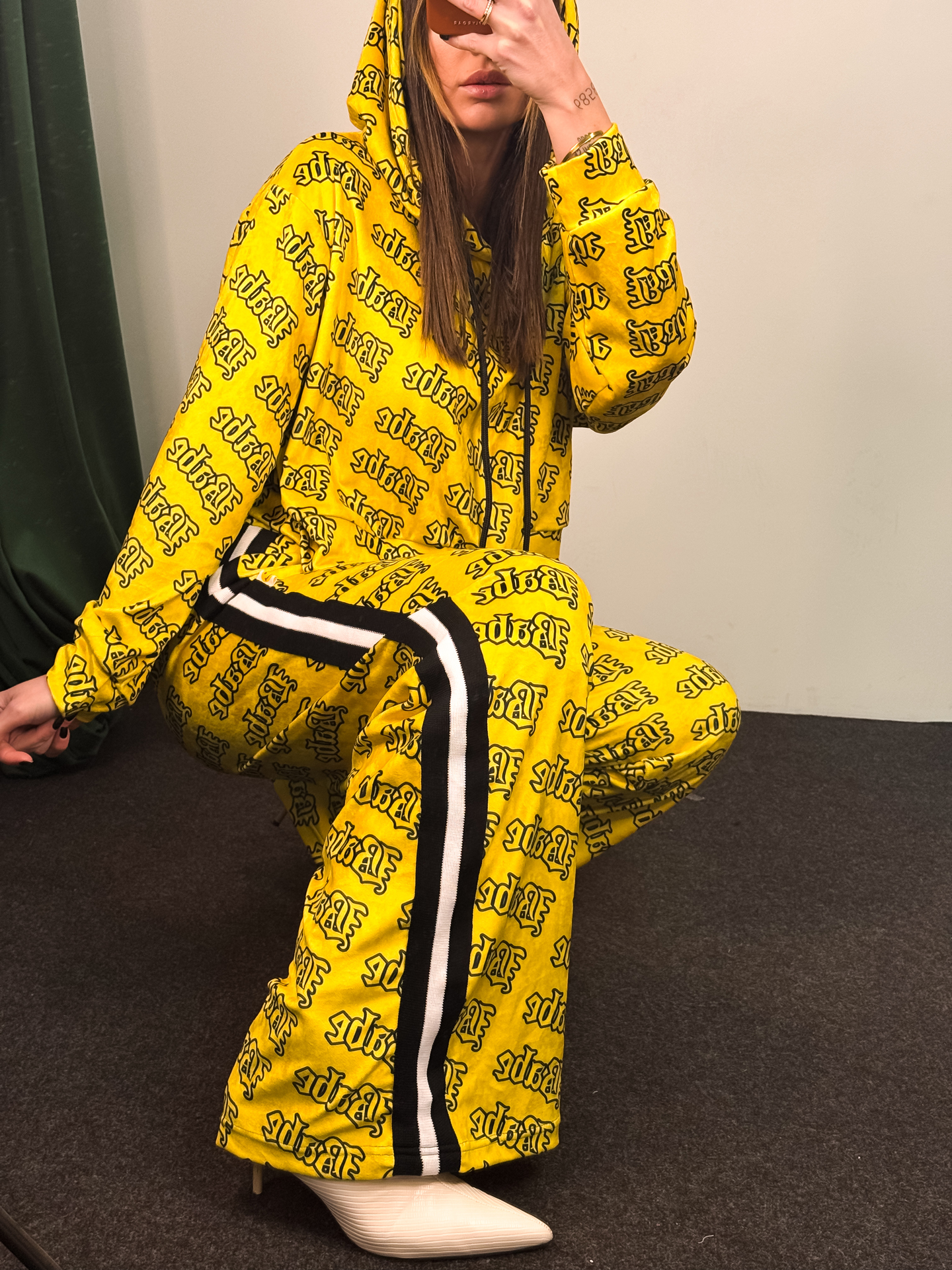 Fashion Limousine | Velvet Hoodie Set Amelia Yellow Babe - Image 3