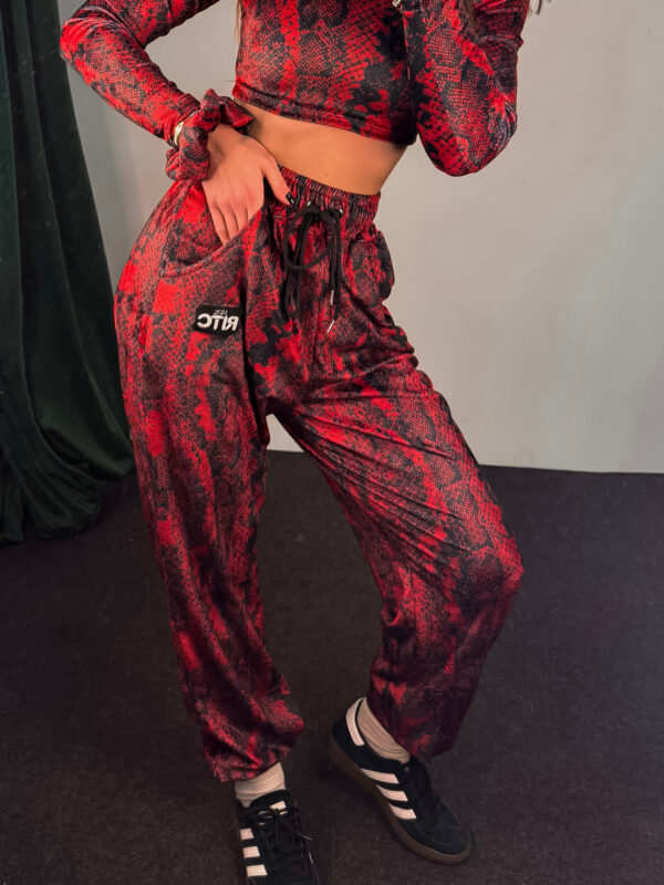 Βελουτέ Παντελόνι Daisy Red Snake Skin Print