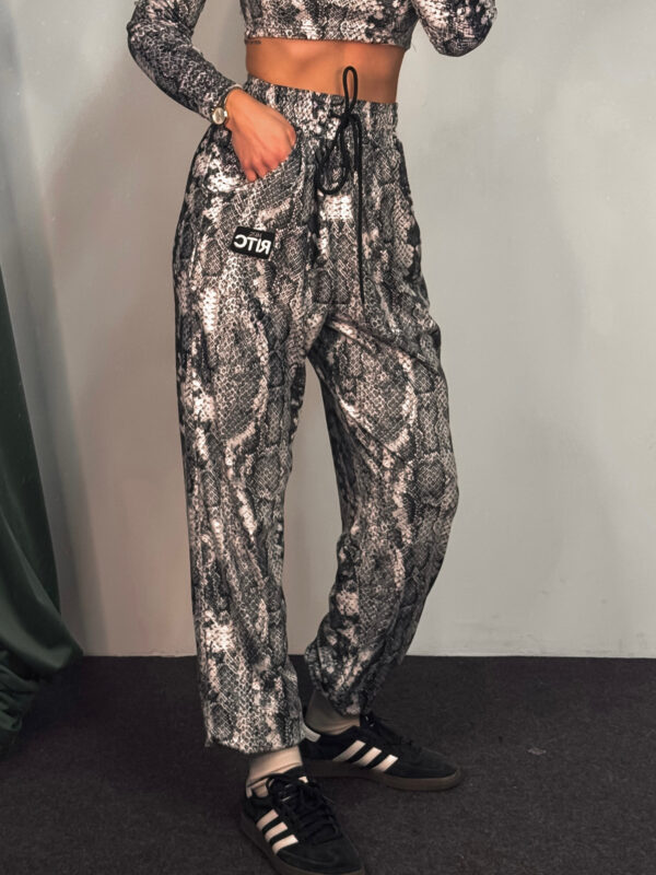 Βελουτέ Παντελόνι Daisy White Snake Skin Print
