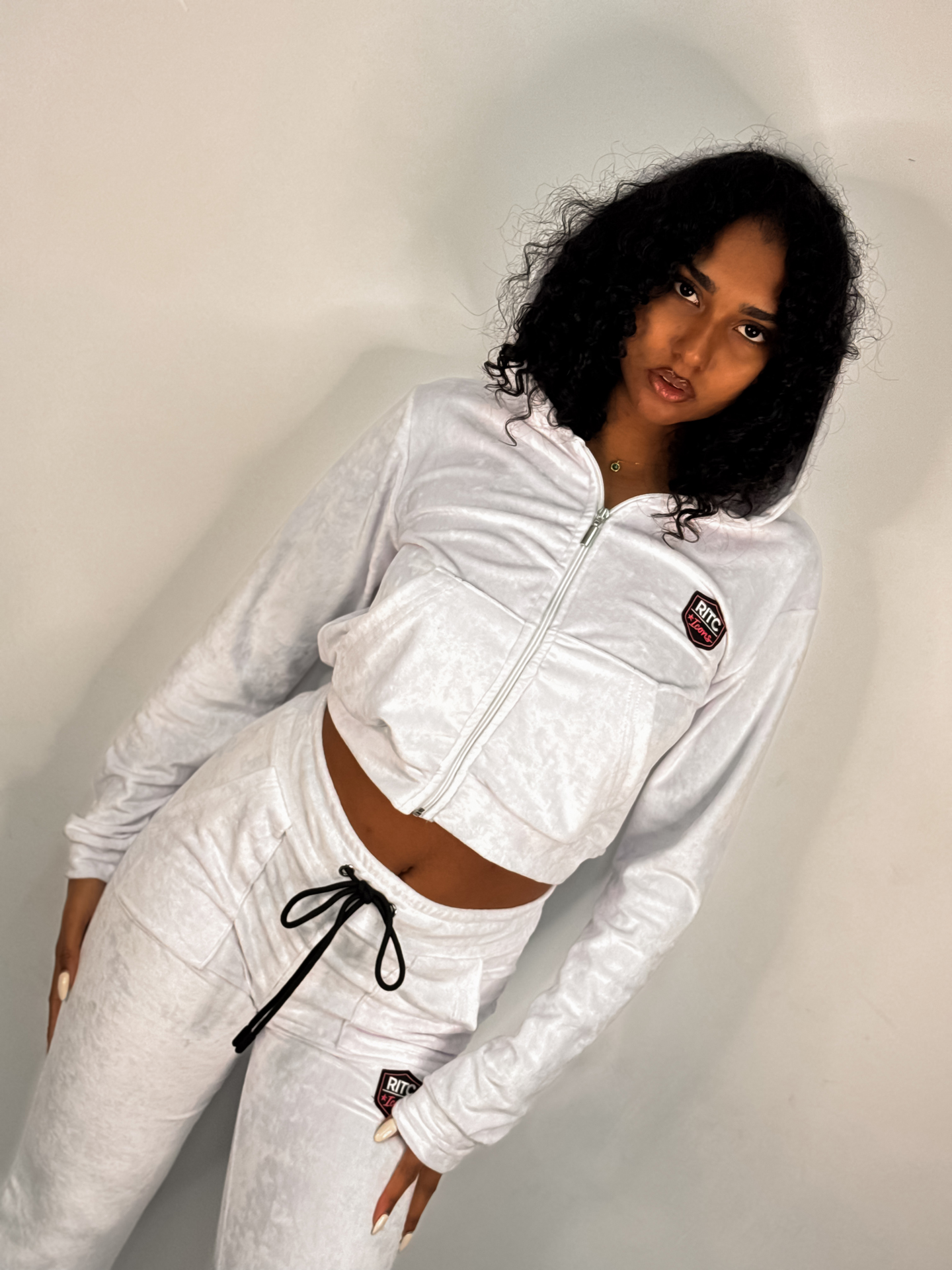 Βελουτέ Hoodie Vivian White - Image 2