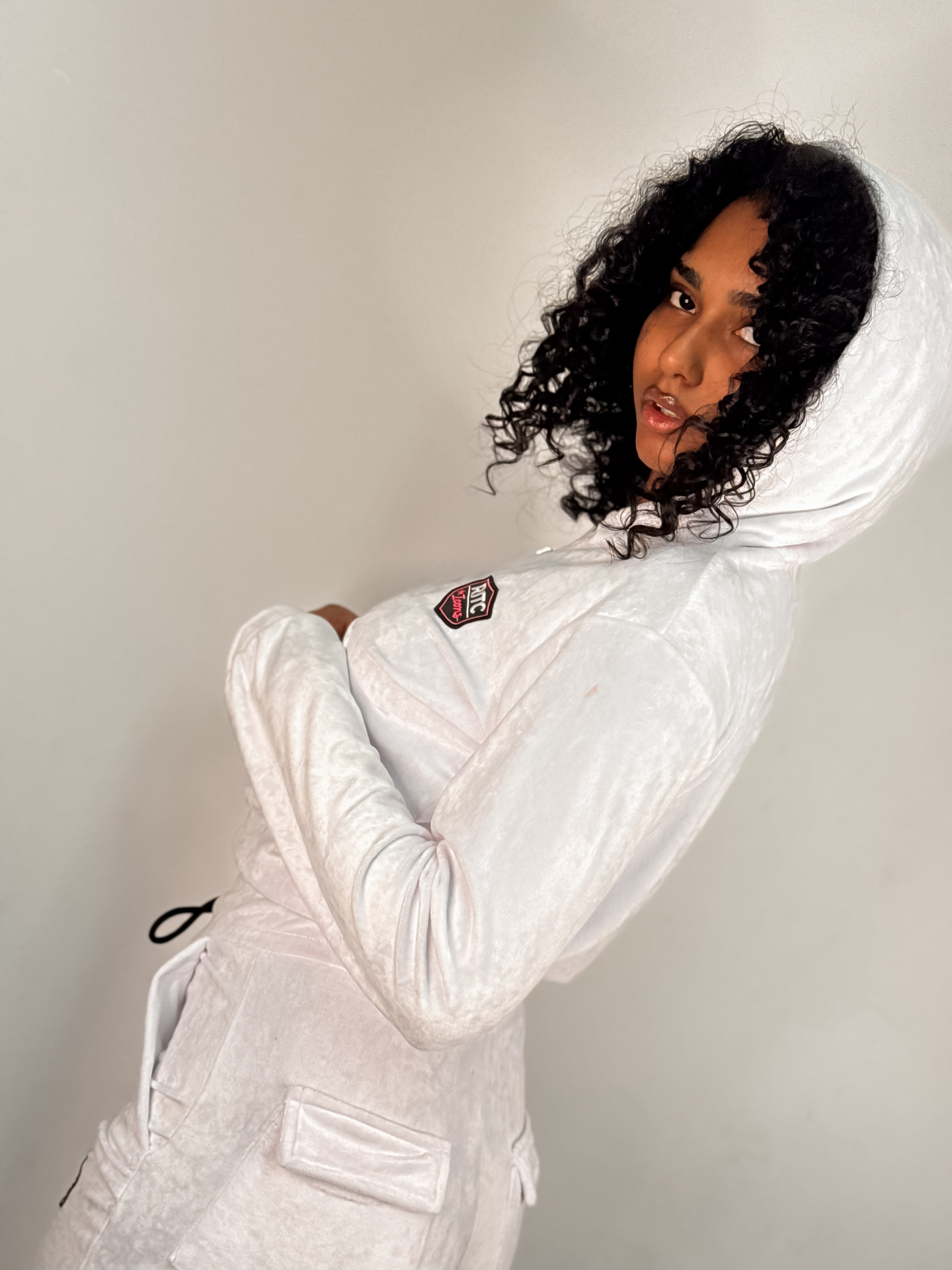 Βελουτέ Hoodie Vivian White - Image 6