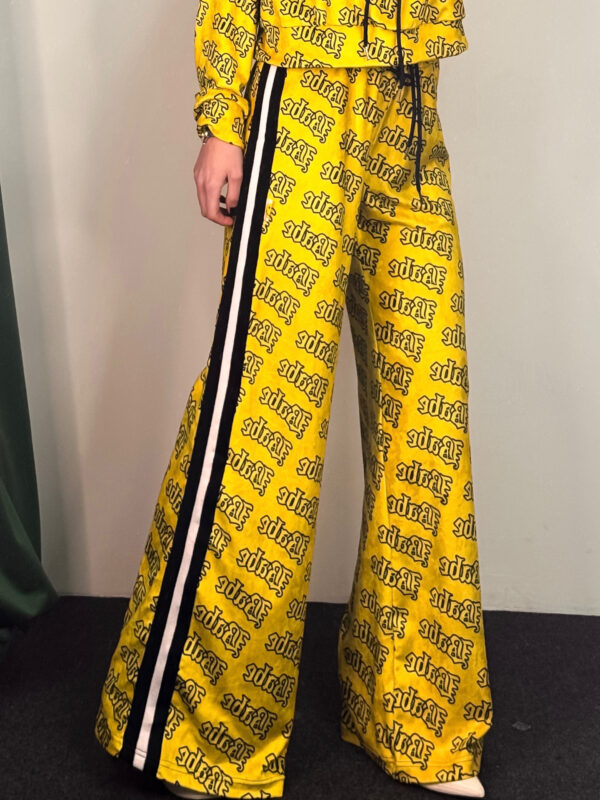 Fashion Limousine | Velvet Pants Evelyn Yellow Babe Print