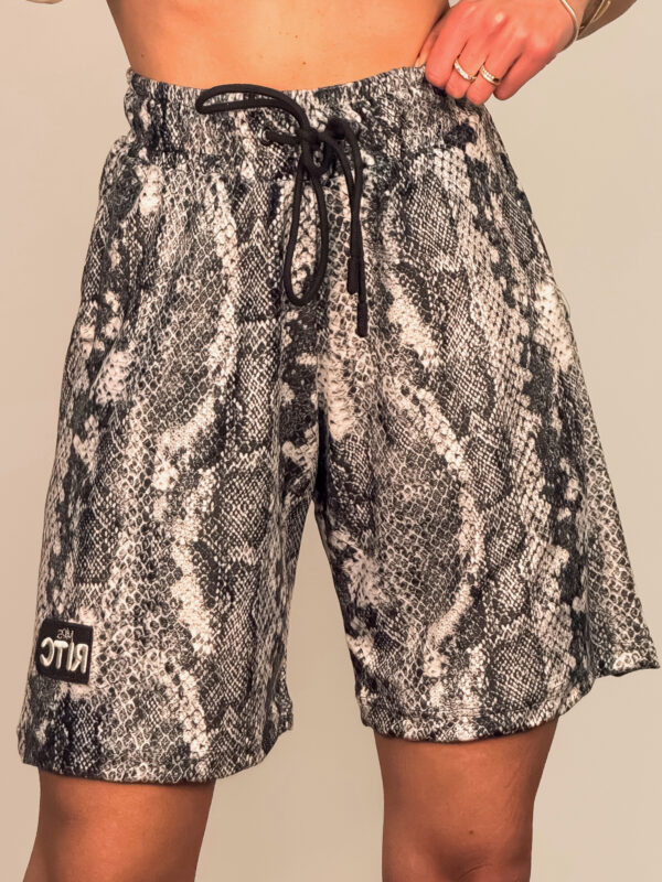 Βερμούδα Βελουτέ Amyra White Snake Skin Print