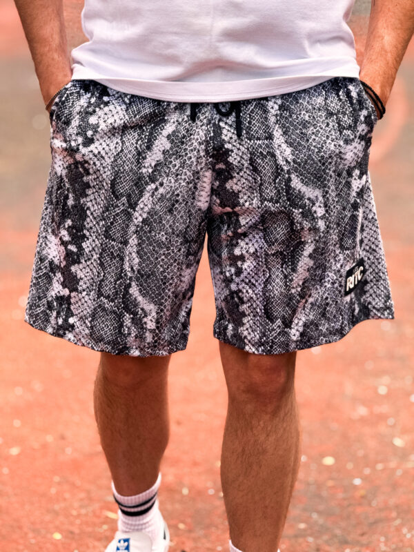 Βελουτέ Βερμούδα Logan White Snake Skin Print