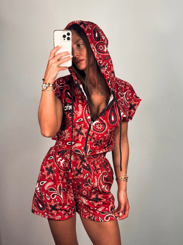 Βελουτέ Ολόσωμη Φόρμα Naomi Red Bandana Print