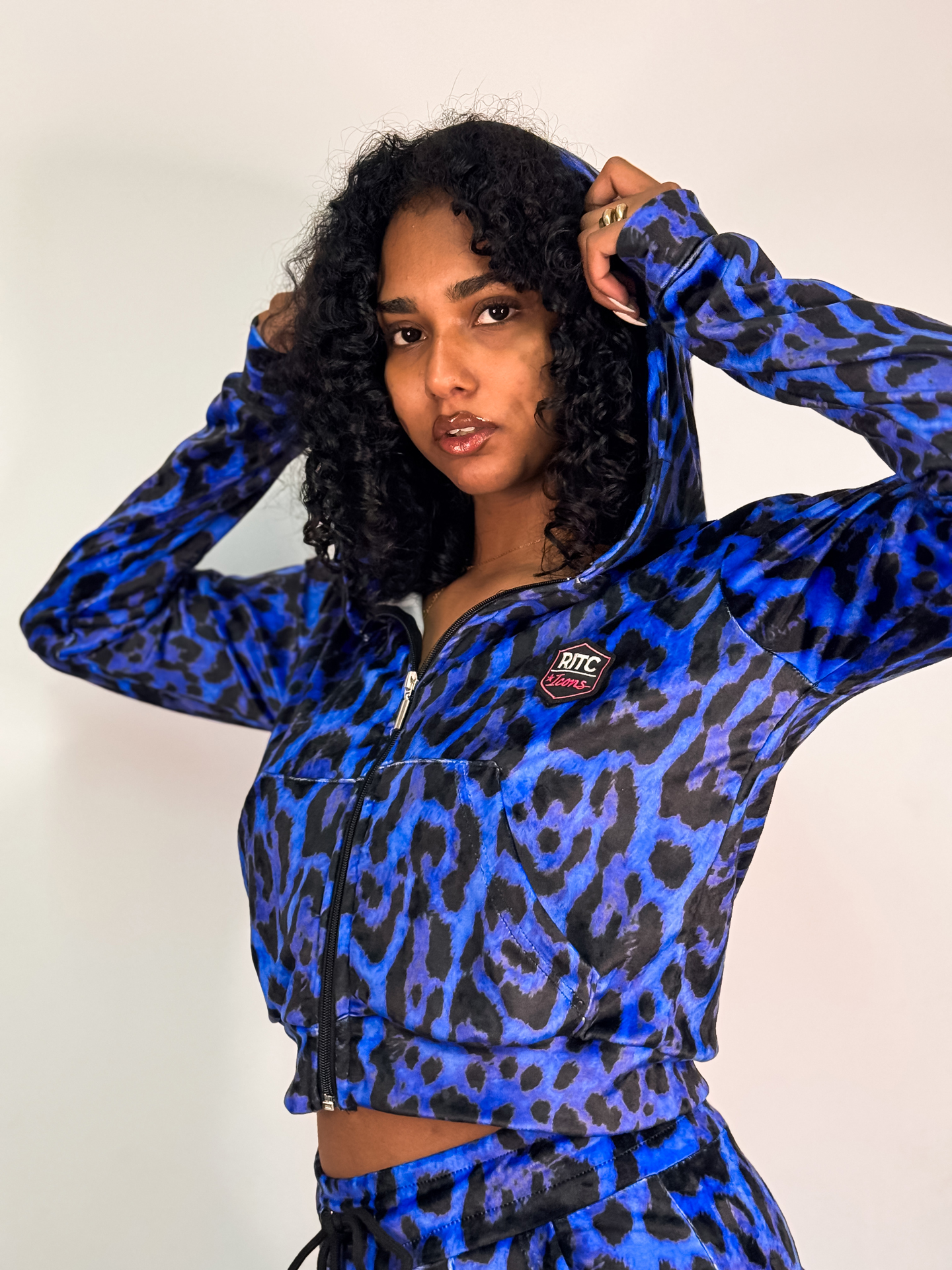 Velvet Hoodie Vivian Blue Leopard Print - Image 5