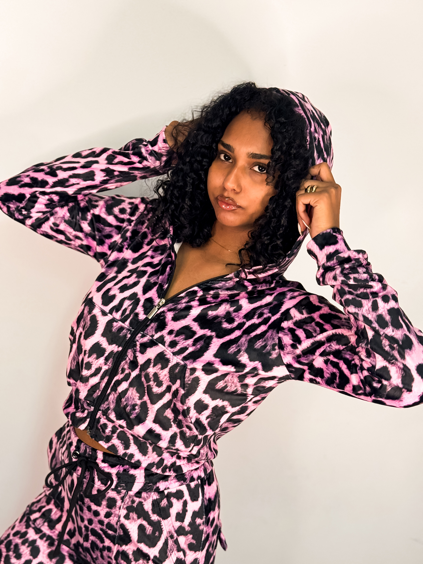Velvet Hoodie Vivian Pink Leopard Print - Image 2