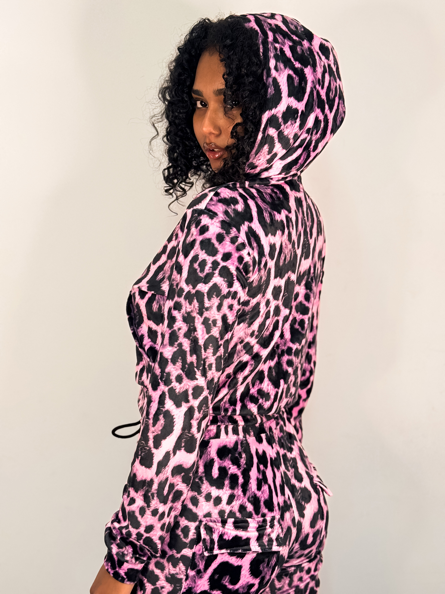Velvet Hoodie Vivian Pink Leopard Print - Image 5