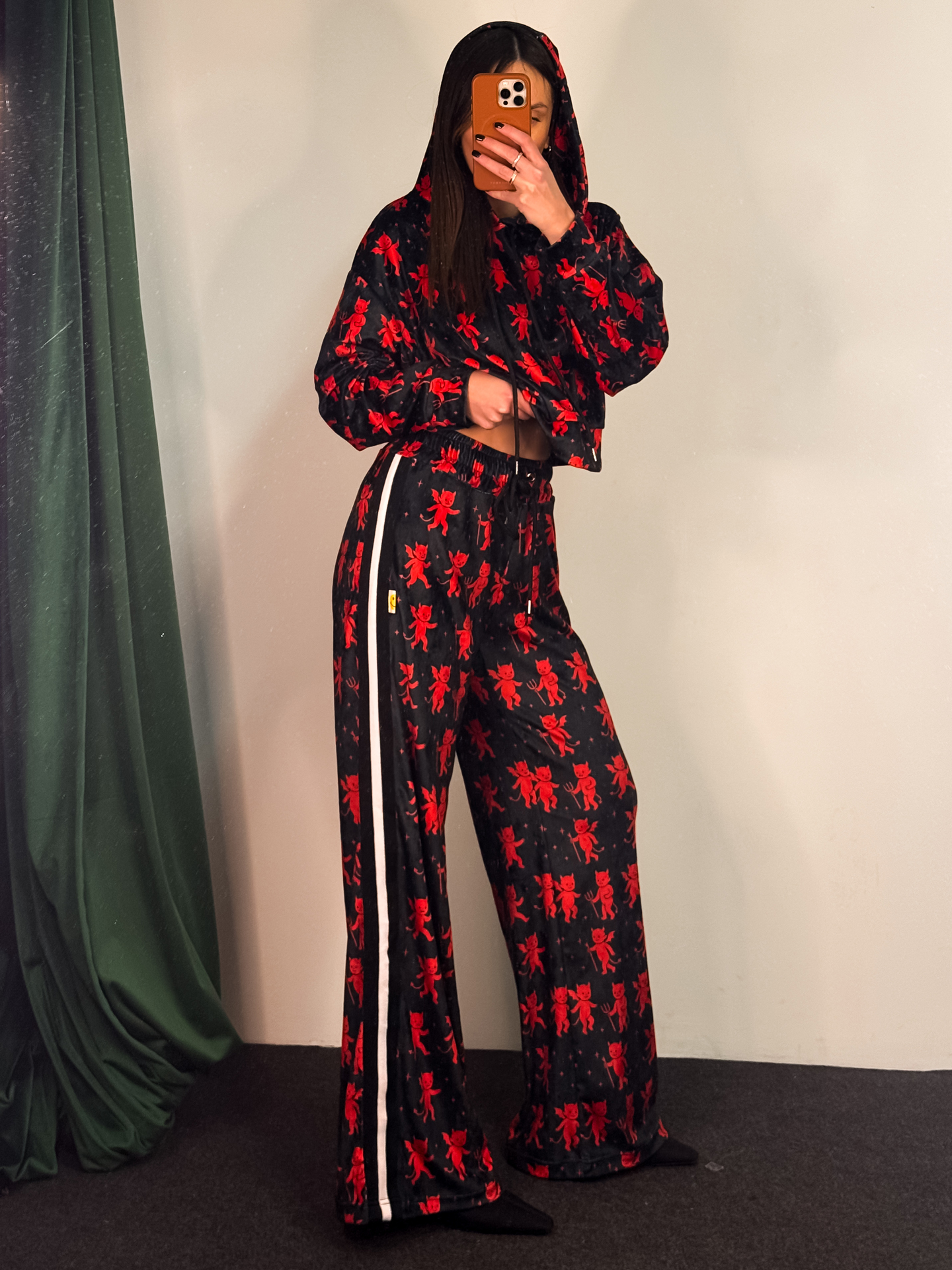 Fashion Limousine | Velvet Hoodie Set Amelia Black - Red Devil Print