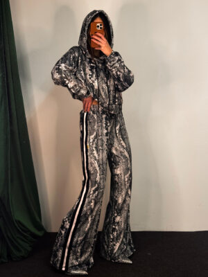 Fashion Limousine | Velvet Hoodie Set Amelia White Snake Skin Print