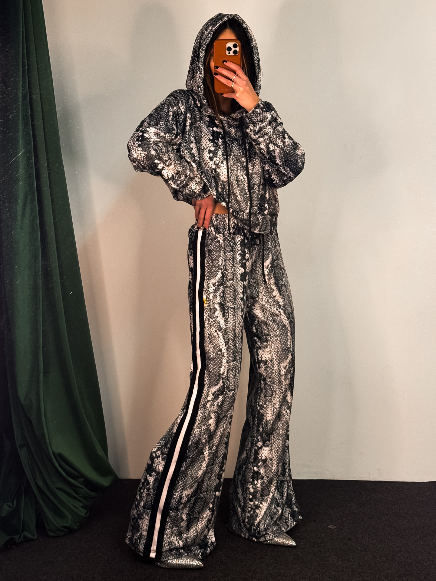 Fashion Limousine | Velvet Hoodie Set Amelia White Snake Skin Print - Image 3