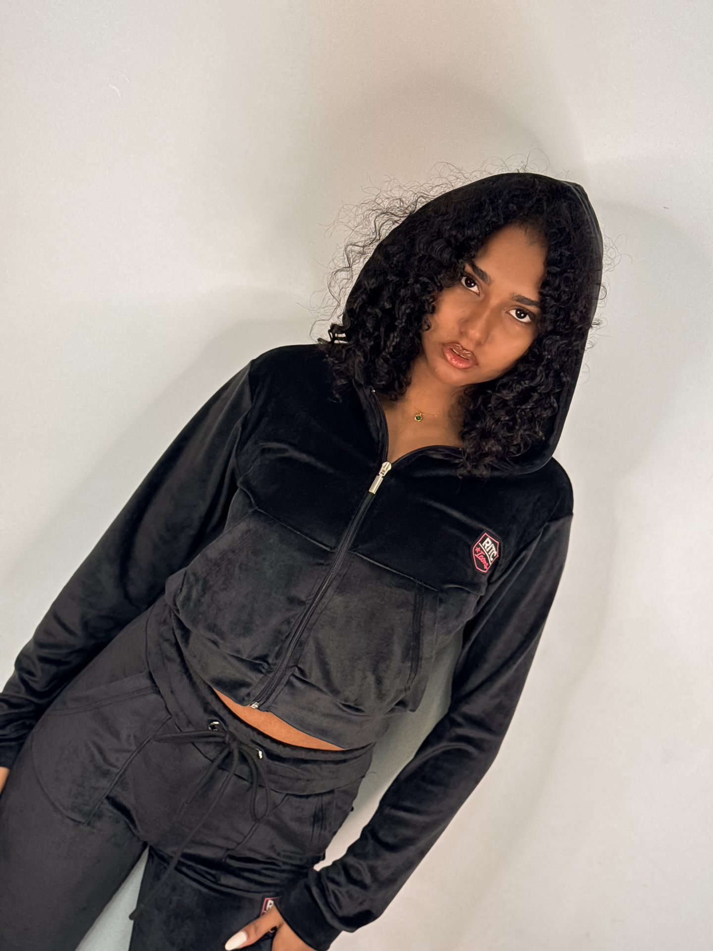 Velvet Hoodie Vivian Black - Image 2