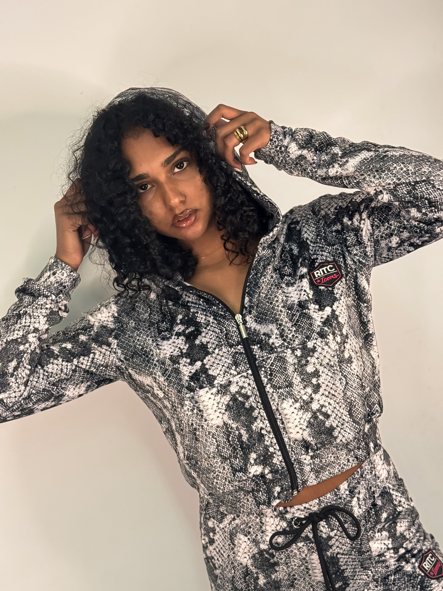 Βελουτέ Hoodie Vivian White Snake Skin Print