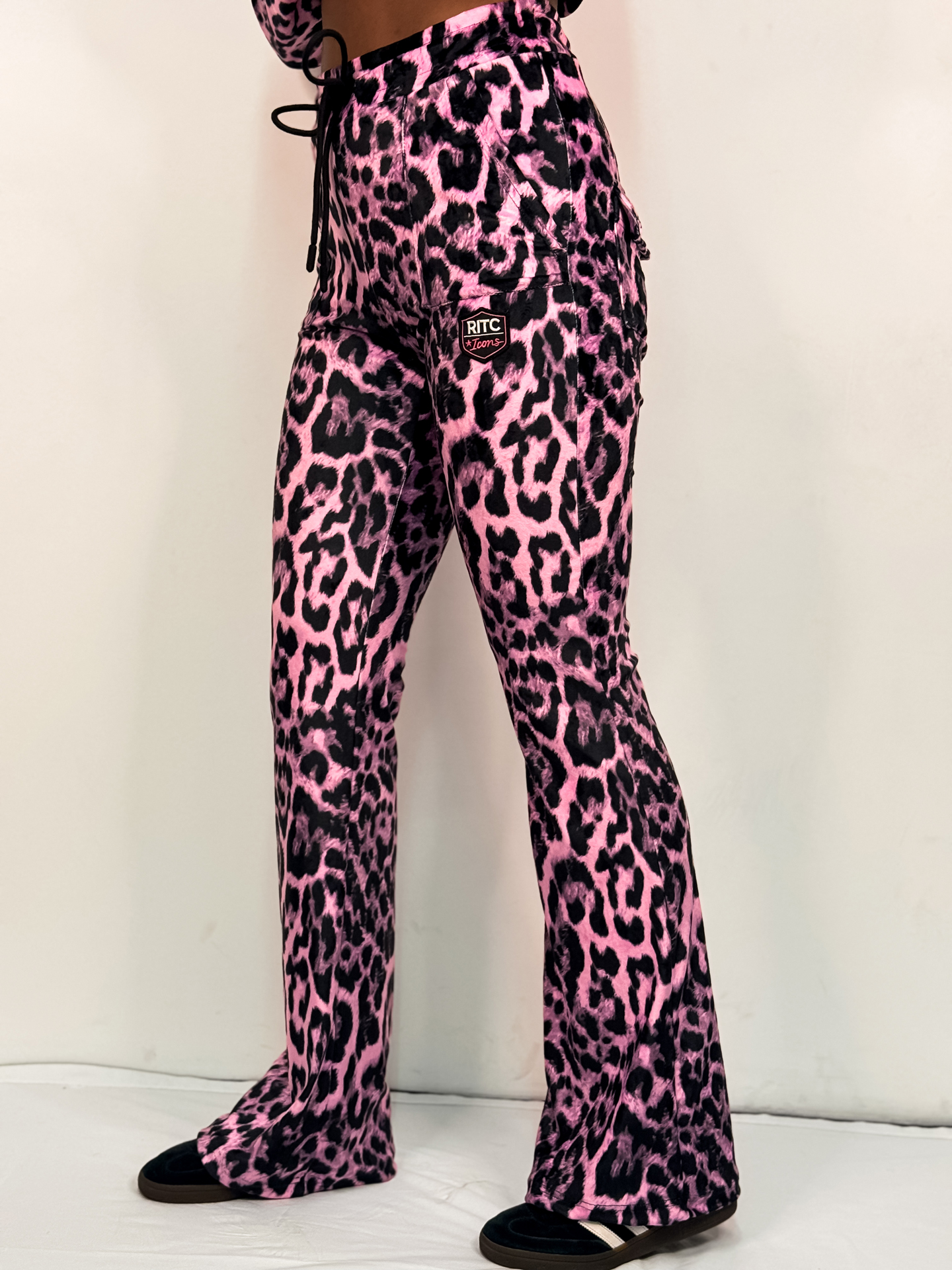 Velvet Pants Vivian Pink Leopard Print - Image 2