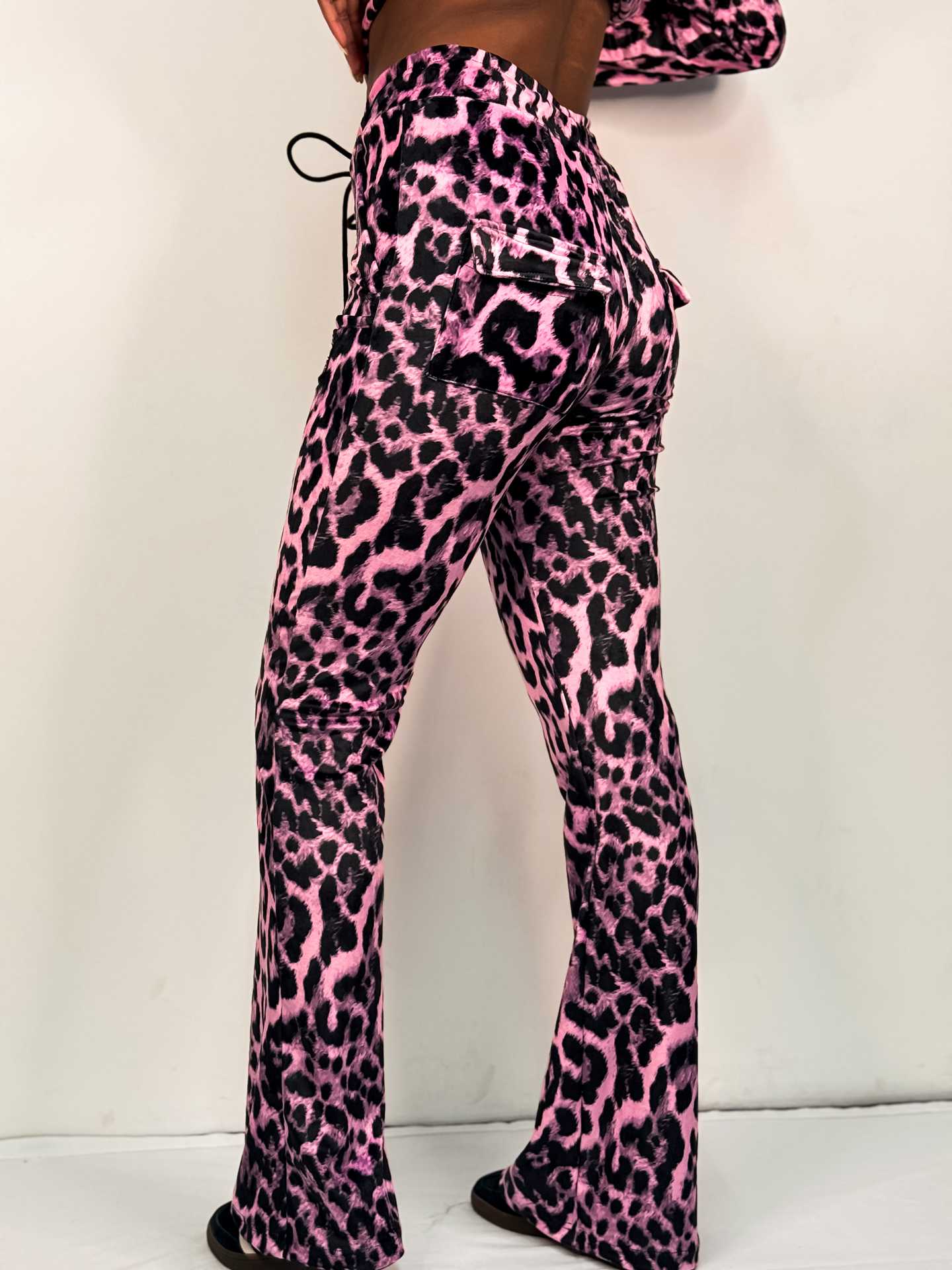 Velvet Pants Vivian Pink Leopard Print - Image 5