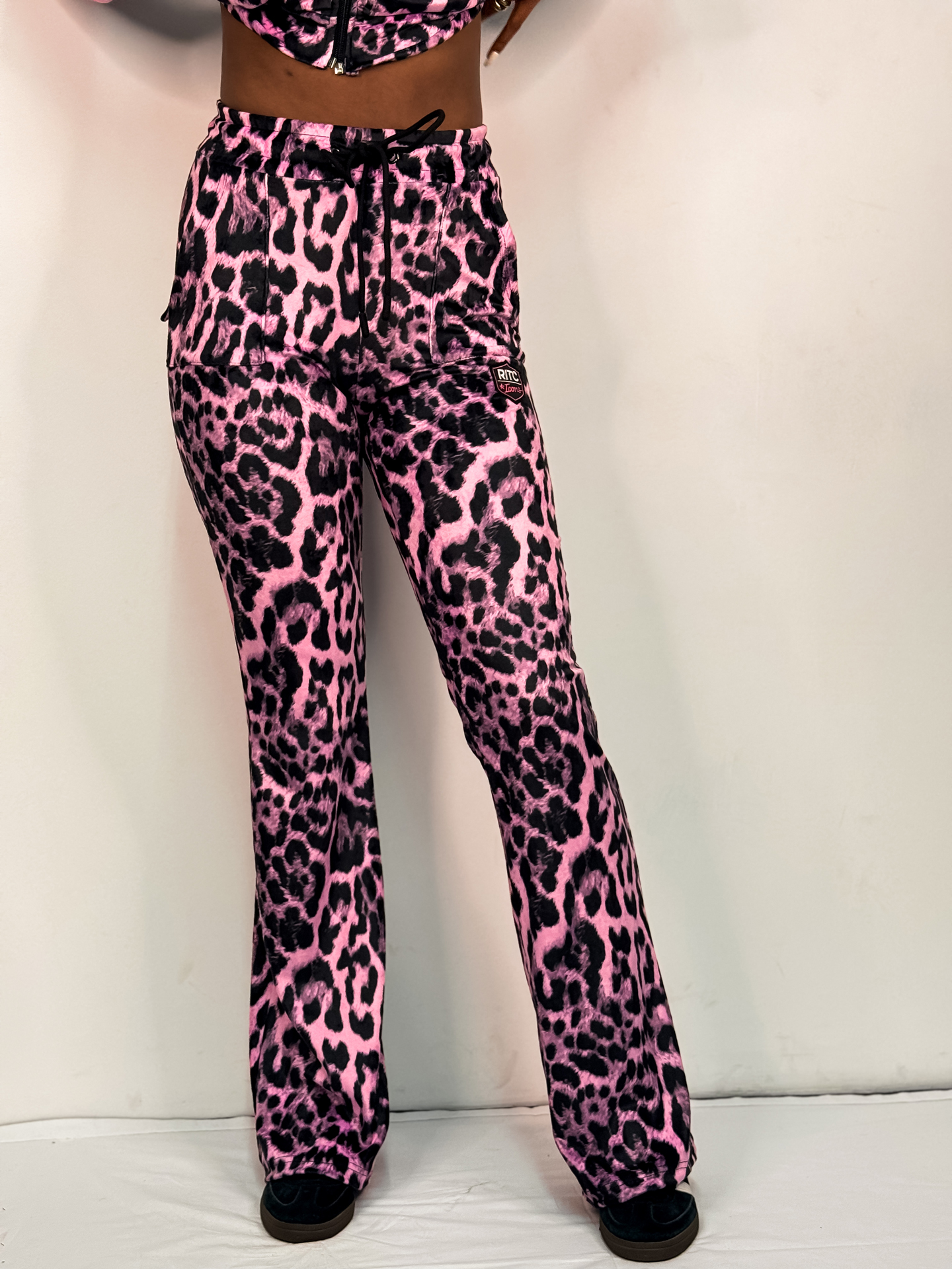 Velvet Pants Vivian Pink Leopard Print - Image 6