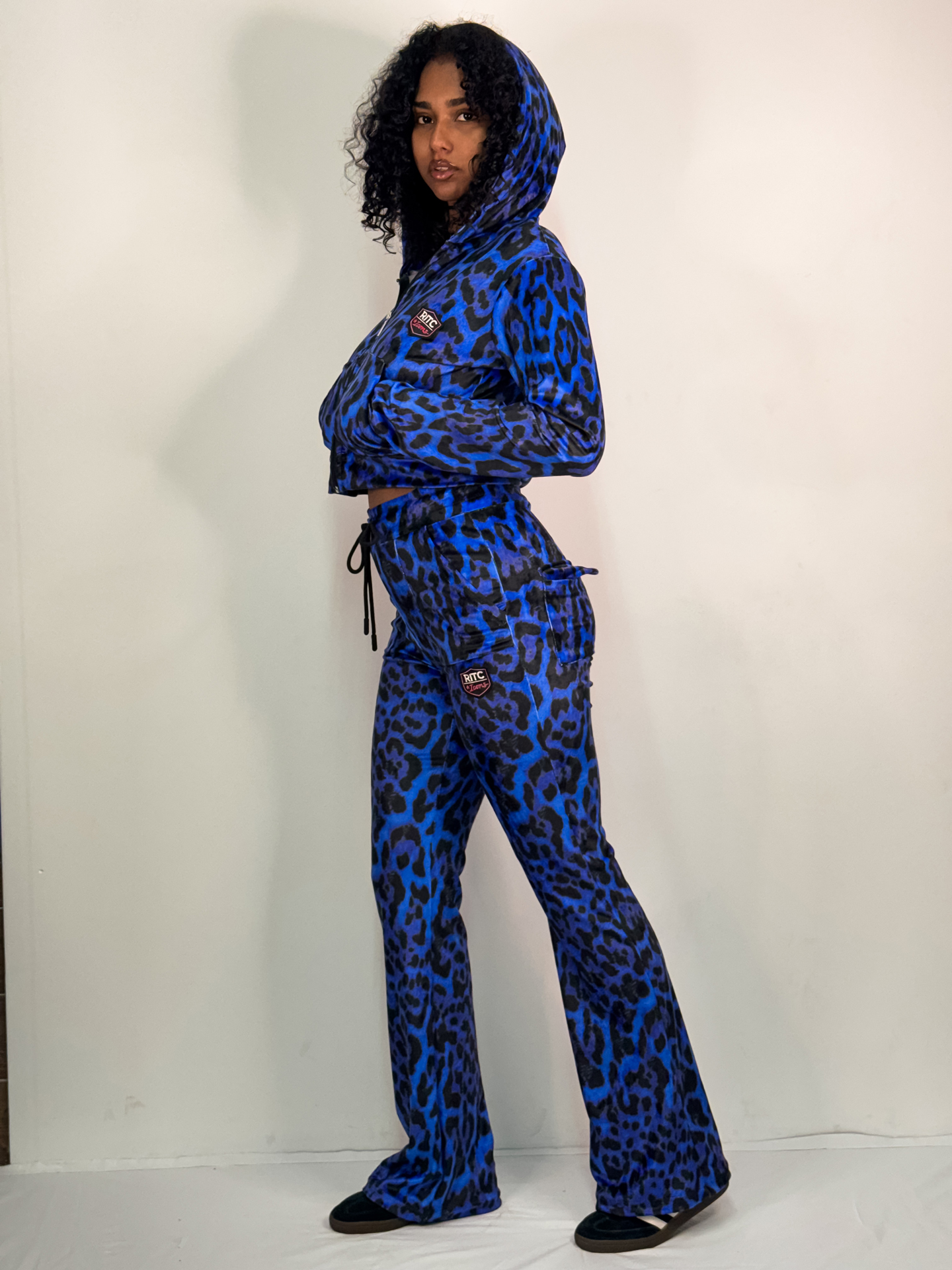 Velvet Set Vivian Blue Leopard Print - Image 2