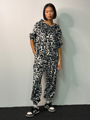 Velvet Set Daisy White Leopard Print