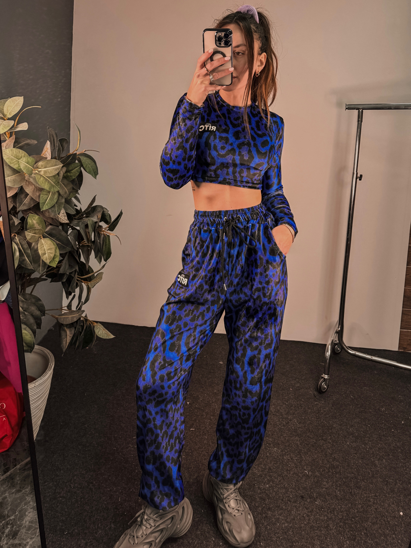 Velvet Set Nina Blue Leopard Print - Image 3