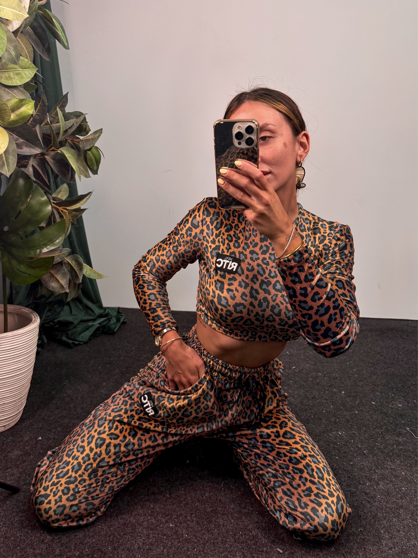 Velvet Set Nina Golden Brown Leopard Print - Image 2