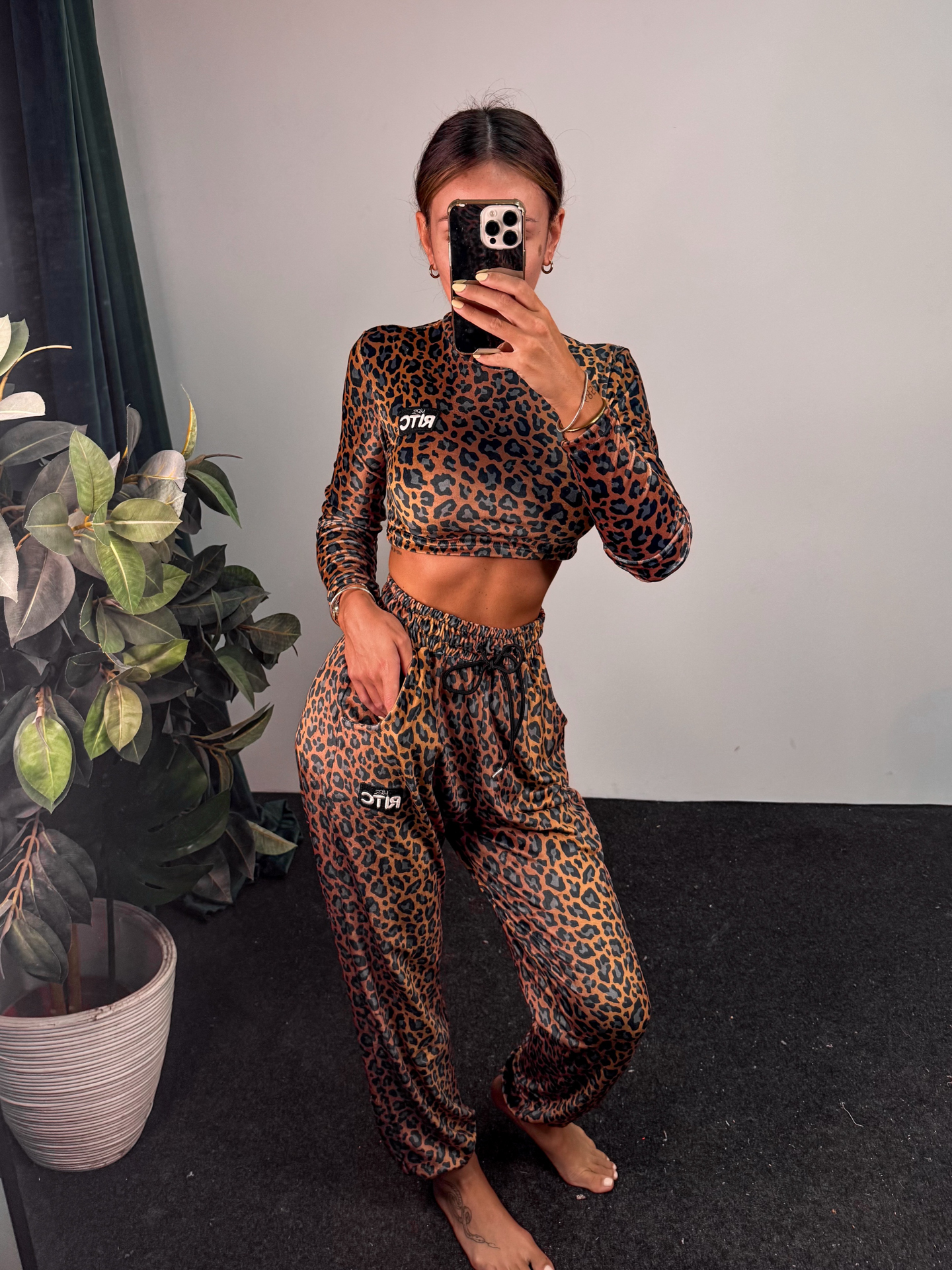 Velvet Set Nina Golden Brown Leopard Print - Image 5