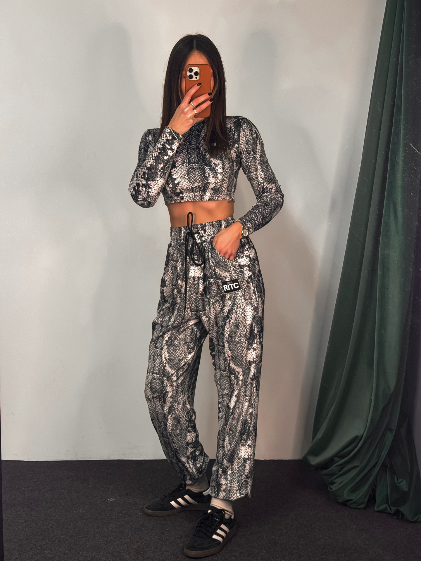 Βελουτέ Crop Longsleeve Set Nina White Snake Skin Print - Image 2