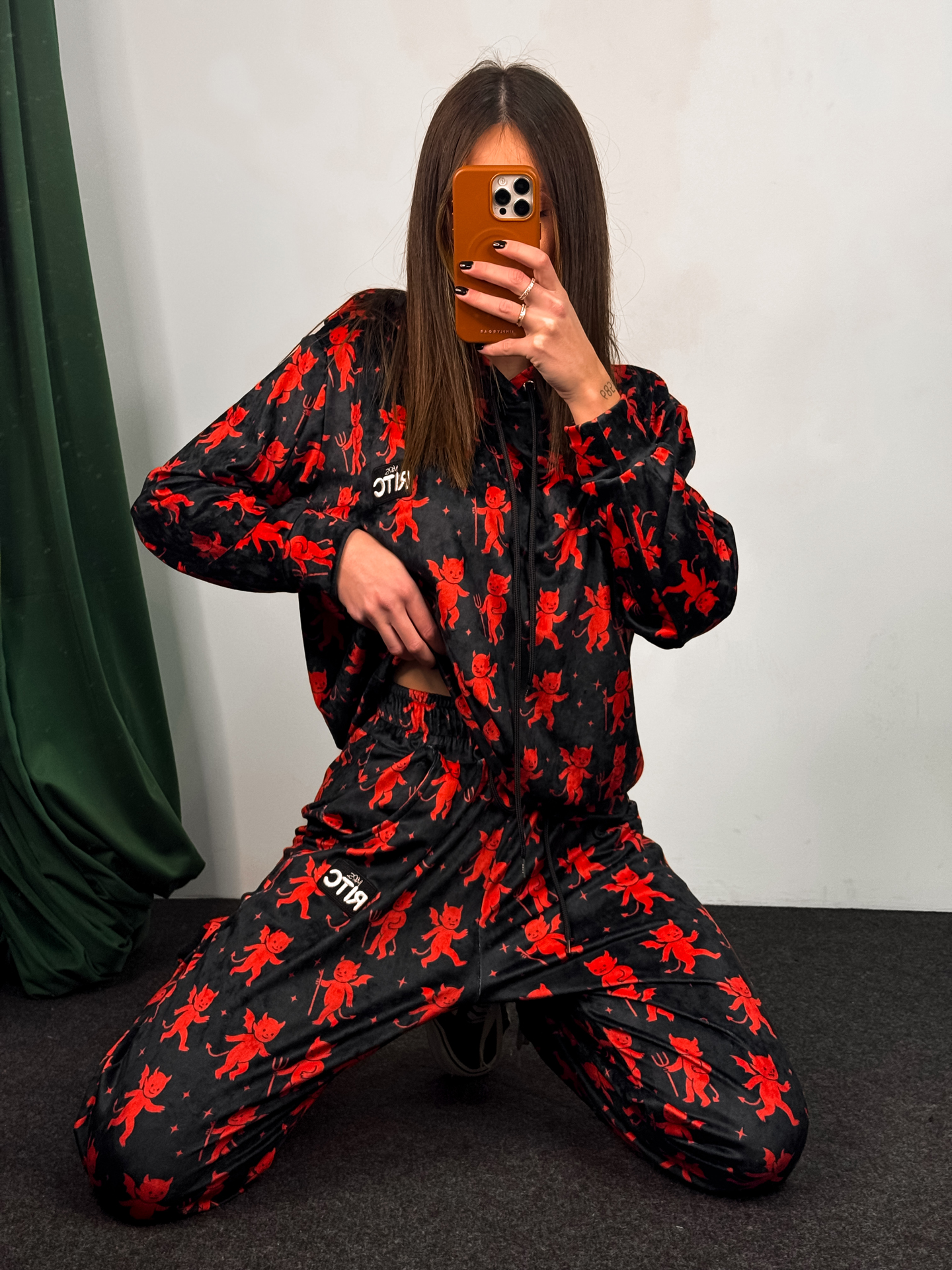 Βελουτέ Hoodie Set Trinity Black - Red Devil Print - Image 4