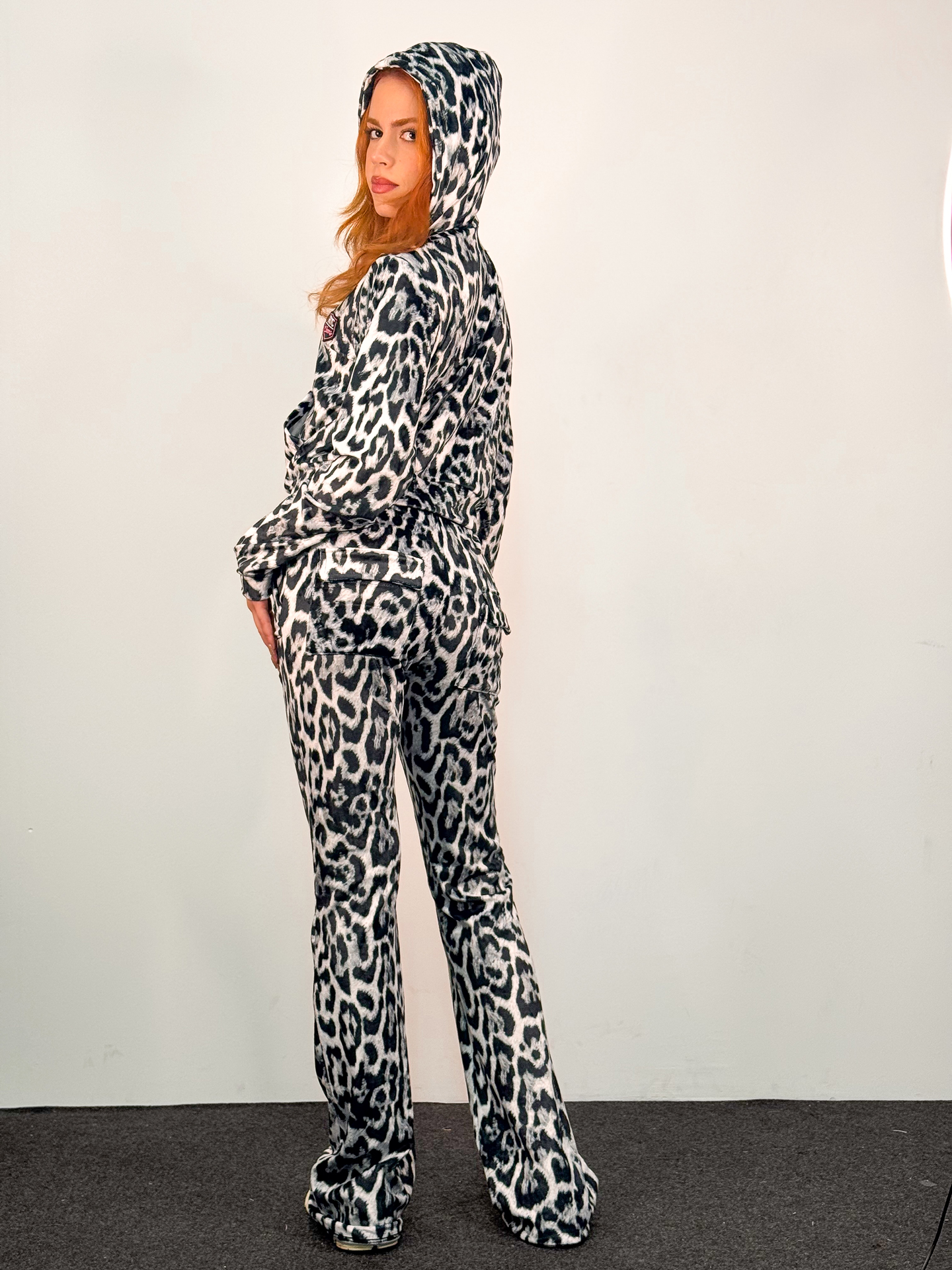 Velvet Set Vivian White Leopard Print - Image 4
