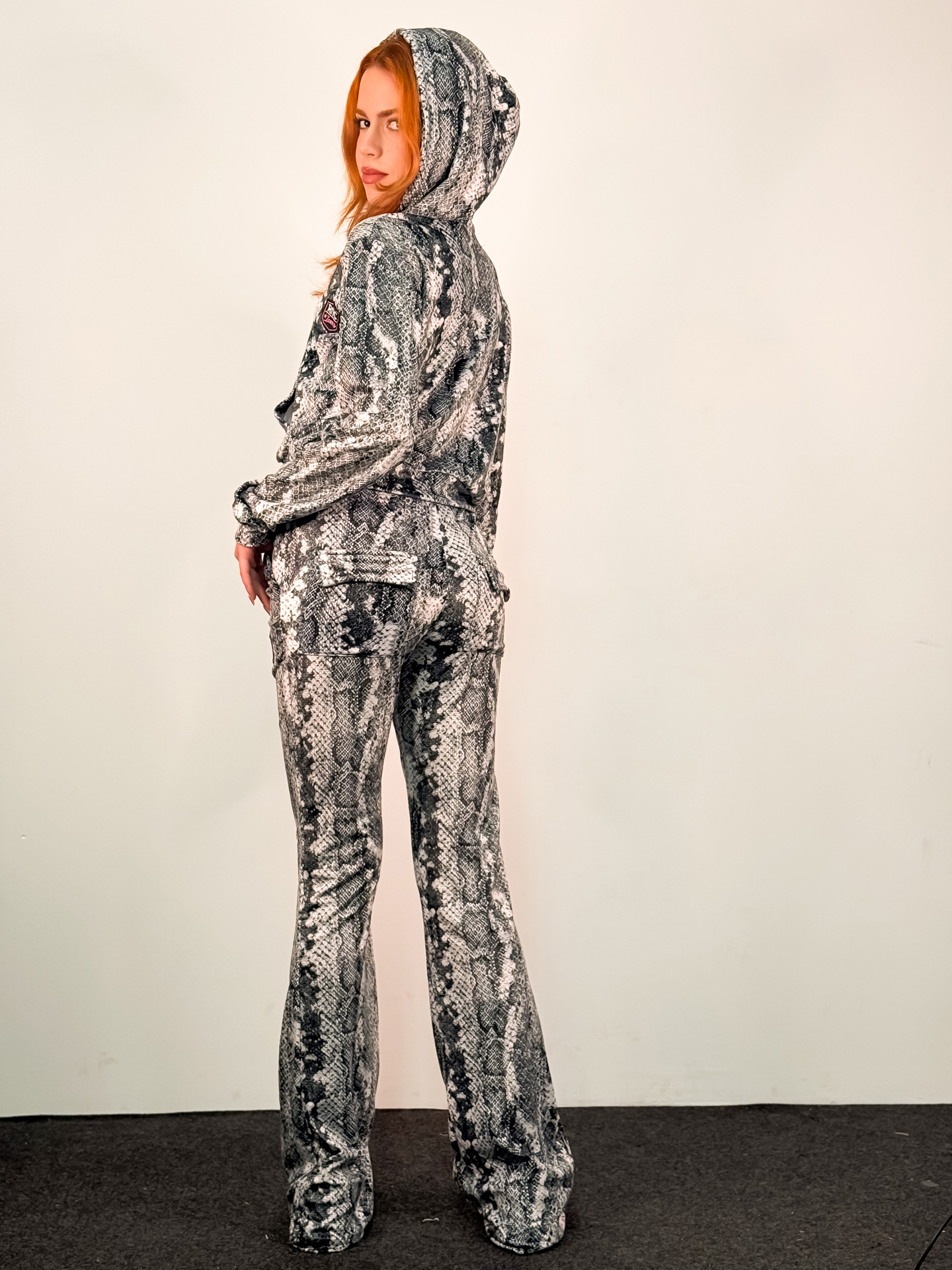 Βελουτέ Σετ Vivian White Snake Skin Print - Image 5