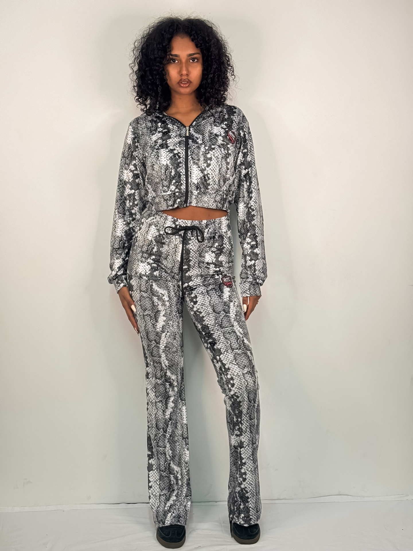 Βελουτέ Σετ Vivian White Snake Skin Print - Image 6