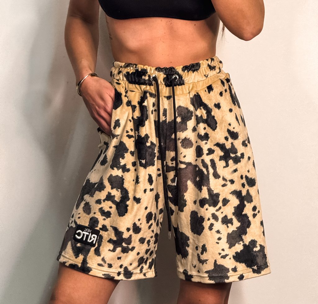velvet-shorts-amyra-beige-cow-print-4